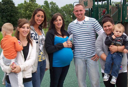 Pregnant mom and family 